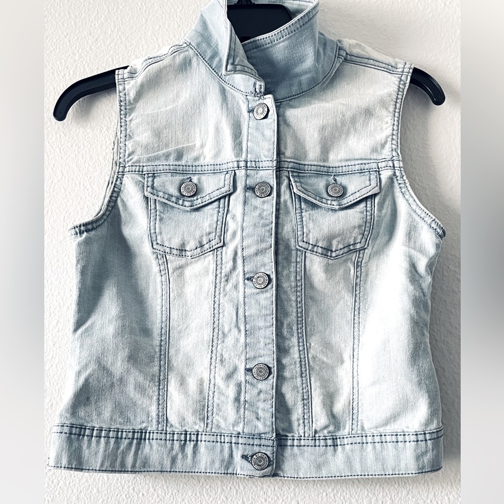 New collection is jean without sleeves coat 😍👌very beautiful
